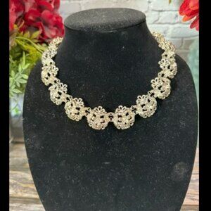 Flower/Butterfly with clear Rhinestones Necklace ITM112